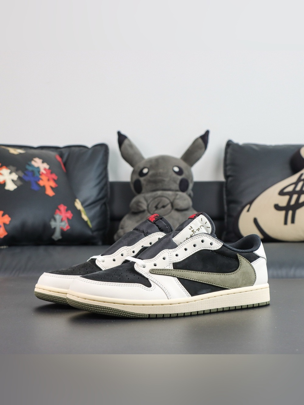 Air Jordan 1 Low OG TS Olive Reverse Swoosh Collector Sneakers